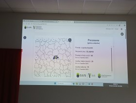 tablica ze slajdem z prezentacji