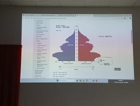 tablica ze slajdem z prezentacji